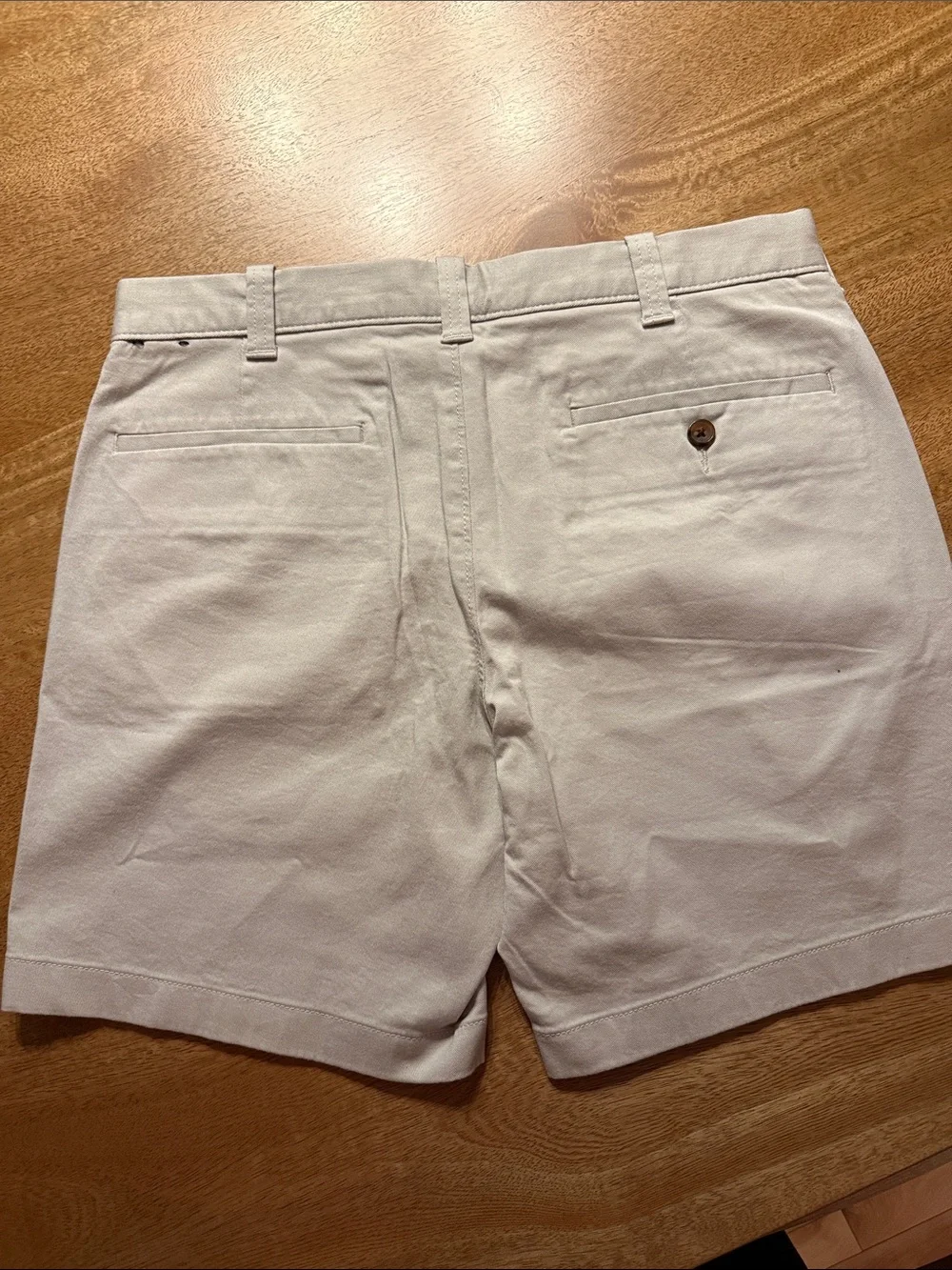 J. Crew Men’s Flat-Front 7” inseam Chino Shorts in Light Khaki Size 31